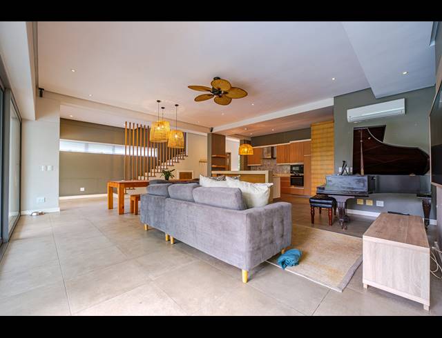 4 BEDROOM TOWNHOUSE FOR SALE IN DUNKIRK ESTATE